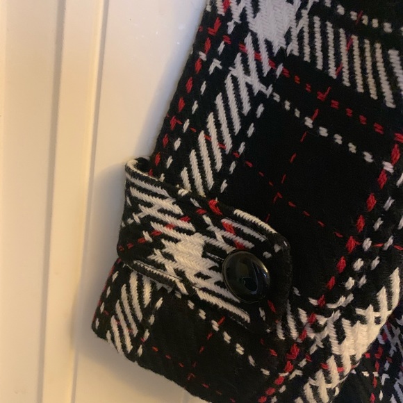 Bratean sharp looking coat with hood - Picture 7 of 7